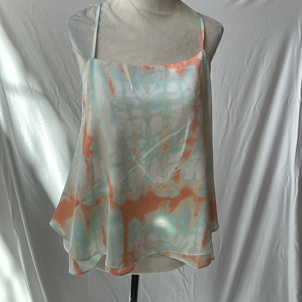 NWOT printed flowy tank top with adjustable straps